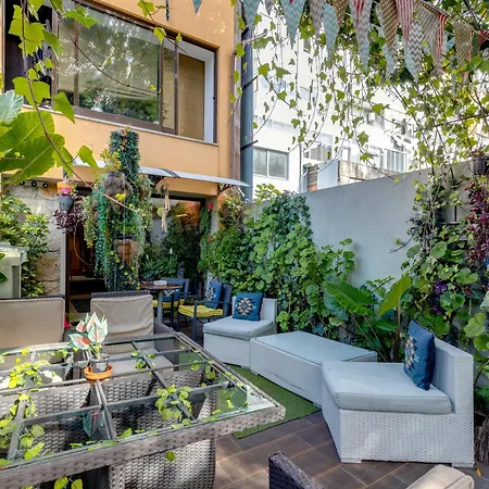 Hostal Garden In Town